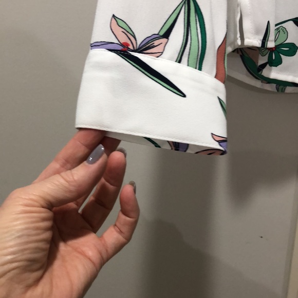 Halogen spring blouse.  Beautiful print and colors - Picture 4 of 6